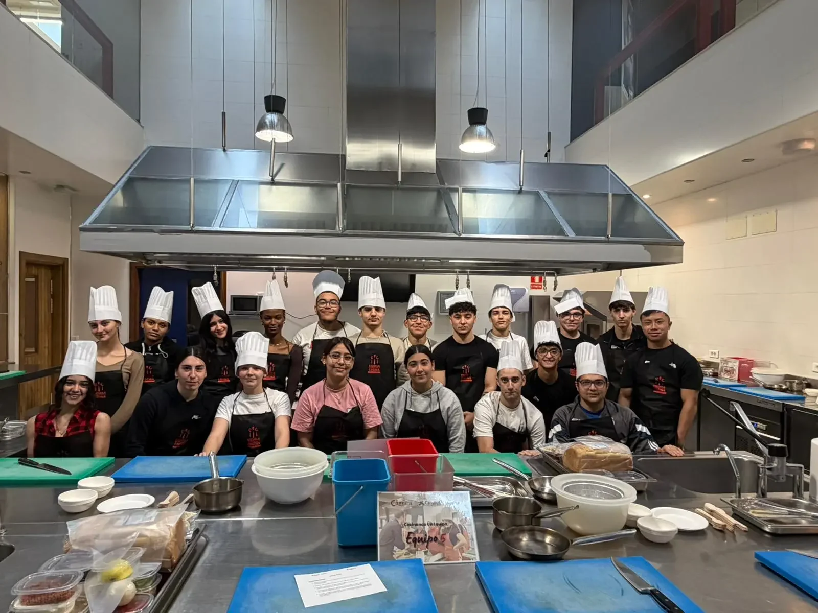 La Cámara de Valladolid y Caixbank Dualiza renuevan «Cocinando un Equipo»